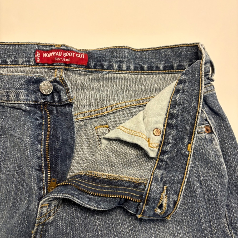 Levi's 515 Nouveau Boot Cut Jeans Women 14 Blue Medium Wash Mid Rise Denim - Picture 7 of 9